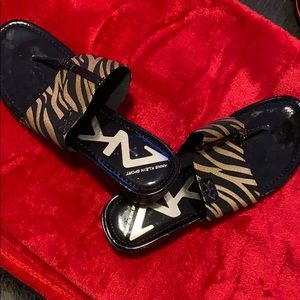 Anne Klein sport slides size 8M, black & Gold